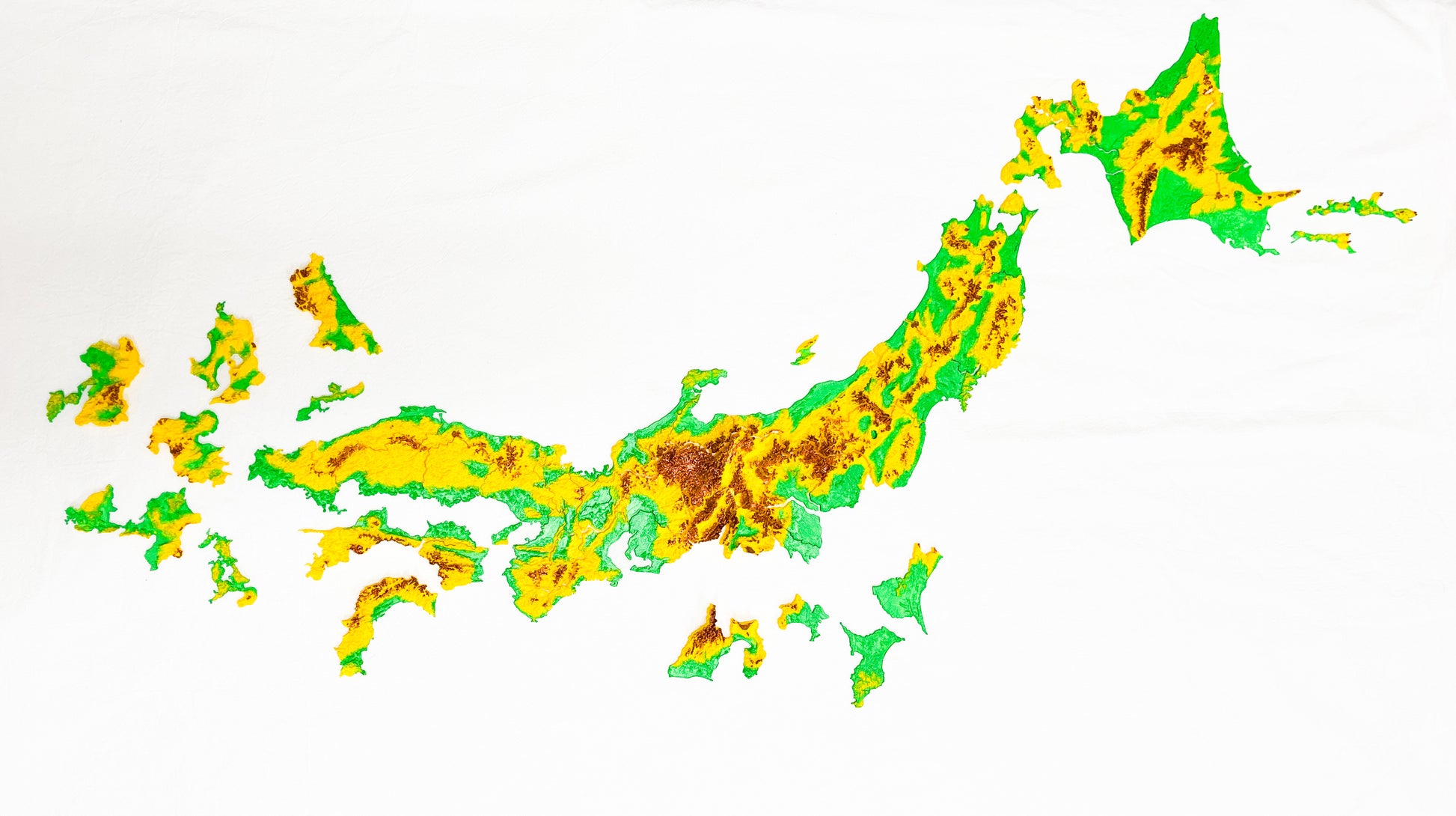 リアルな凹凸を再現した立体の都道府県パズル、日本地図パズル。